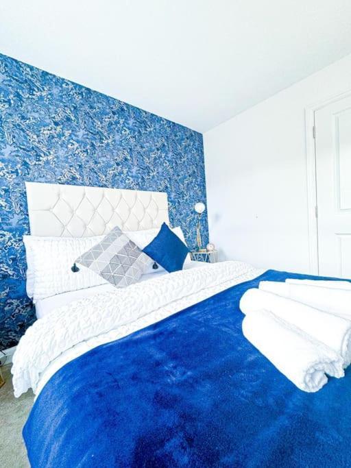 Contractors, Families, Tourists & Groups Welcome Sleeps Upto 9, Garden, Pet Allowed, Parking Included! Бирмингам Екстериор снимка