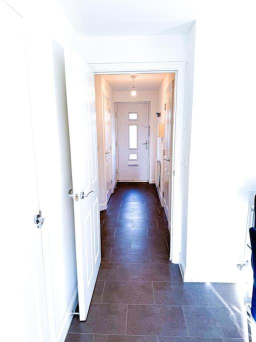 Contractors, Families, Tourists & Groups Welcome Sleeps Upto 9, Garden, Pet Allowed, Parking Included! Бирмингам Екстериор снимка