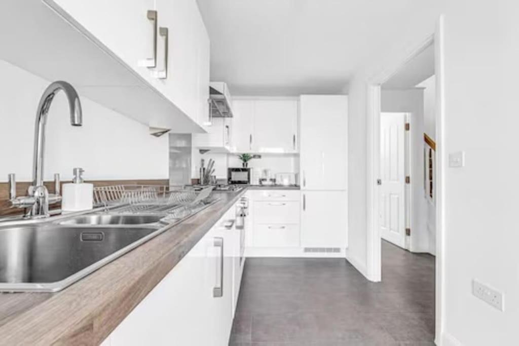Contractors, Families, Tourists & Groups Welcome Sleeps Upto 9, Garden, Pet Allowed, Parking Included! Бирмингам Екстериор снимка
