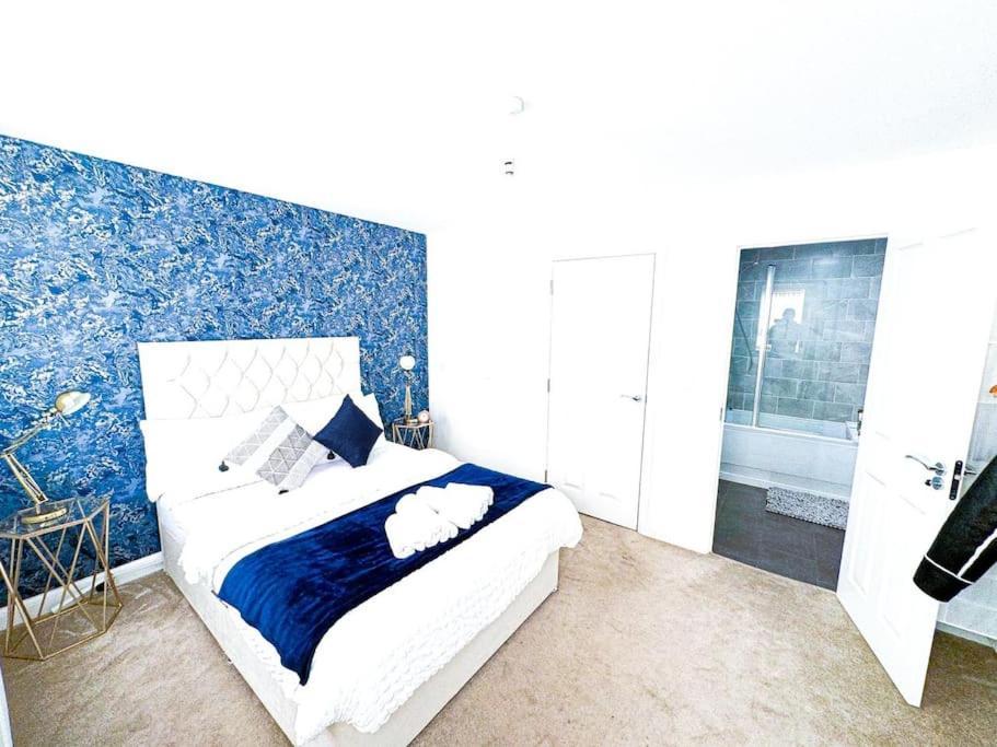 Contractors, Families, Tourists & Groups Welcome Sleeps Upto 9, Garden, Pet Allowed, Parking Included! Бирмингам Екстериор снимка