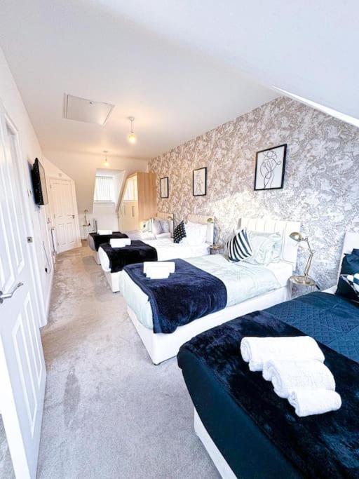 Contractors, Families, Tourists & Groups Welcome Sleeps Upto 9, Garden, Pet Allowed, Parking Included! Бирмингам Екстериор снимка