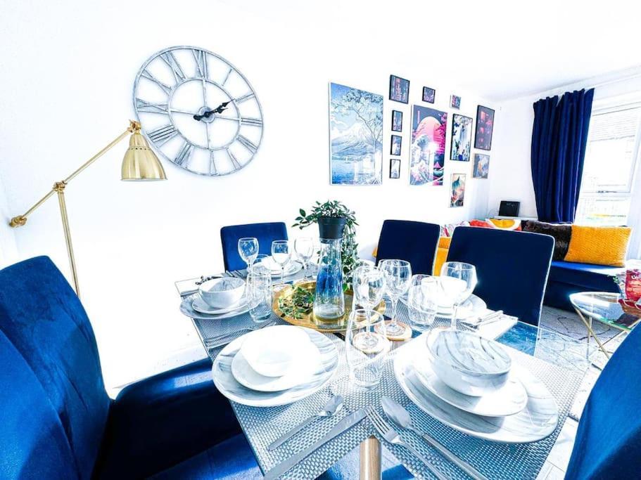 Contractors, Families, Tourists & Groups Welcome Sleeps Upto 9, Garden, Pet Allowed, Parking Included! Бирмингам Екстериор снимка