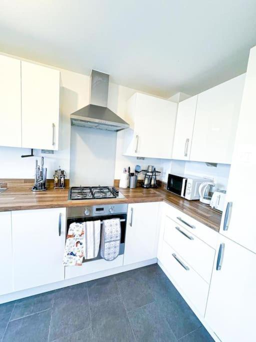 Contractors, Families, Tourists & Groups Welcome Sleeps Upto 9, Garden, Pet Allowed, Parking Included! Бирмингам Екстериор снимка