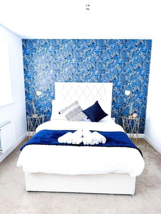 Contractors, Families, Tourists & Groups Welcome Sleeps Upto 9, Garden, Pet Allowed, Parking Included! Бирмингам Екстериор снимка