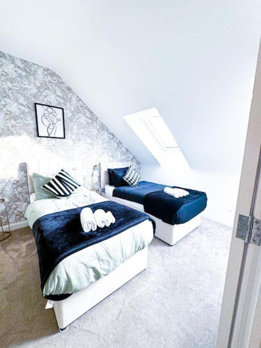 Contractors, Families, Tourists & Groups Welcome Sleeps Upto 9, Garden, Pet Allowed, Parking Included! Бирмингам Екстериор снимка