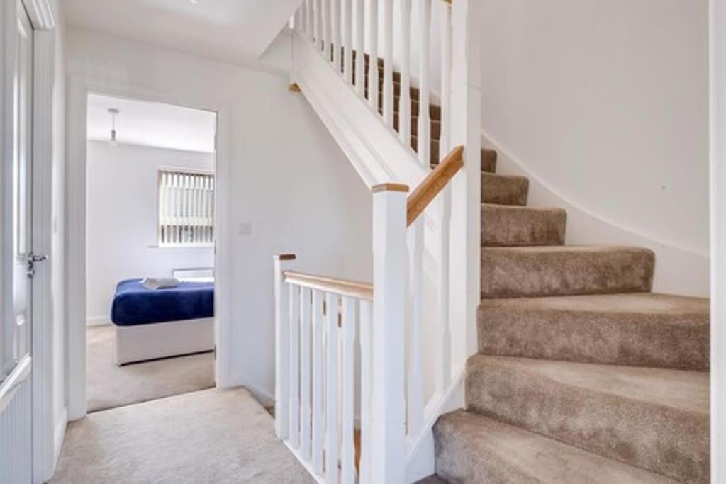 Contractors, Families, Tourists & Groups Welcome Sleeps Upto 9, Garden, Pet Allowed, Parking Included! Бирмингам Екстериор снимка