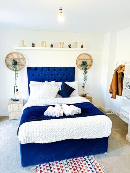 Contractors, Families, Tourists & Groups Welcome Sleeps Upto 9, Garden, Pet Allowed, Parking Included! Бирмингам Екстериор снимка