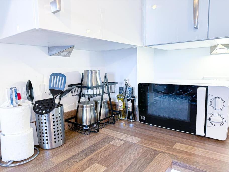 Contractors, Families, Tourists & Groups Welcome Sleeps Upto 9, Garden, Pet Allowed, Parking Included! Бирмингам Екстериор снимка