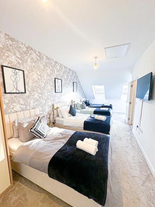 Contractors, Families, Tourists & Groups Welcome Sleeps Upto 9, Garden, Pet Allowed, Parking Included! Бирмингам Екстериор снимка
