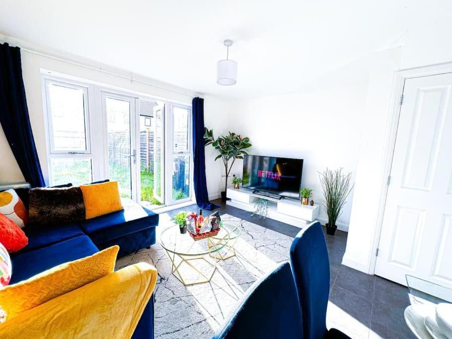 Contractors, Families, Tourists & Groups Welcome Sleeps Upto 9, Garden, Pet Allowed, Parking Included! Бирмингам Екстериор снимка