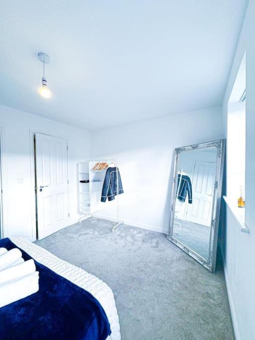 Contractors, Families, Tourists & Groups Welcome Sleeps Upto 9, Garden, Pet Allowed, Parking Included! Бирмингам Екстериор снимка