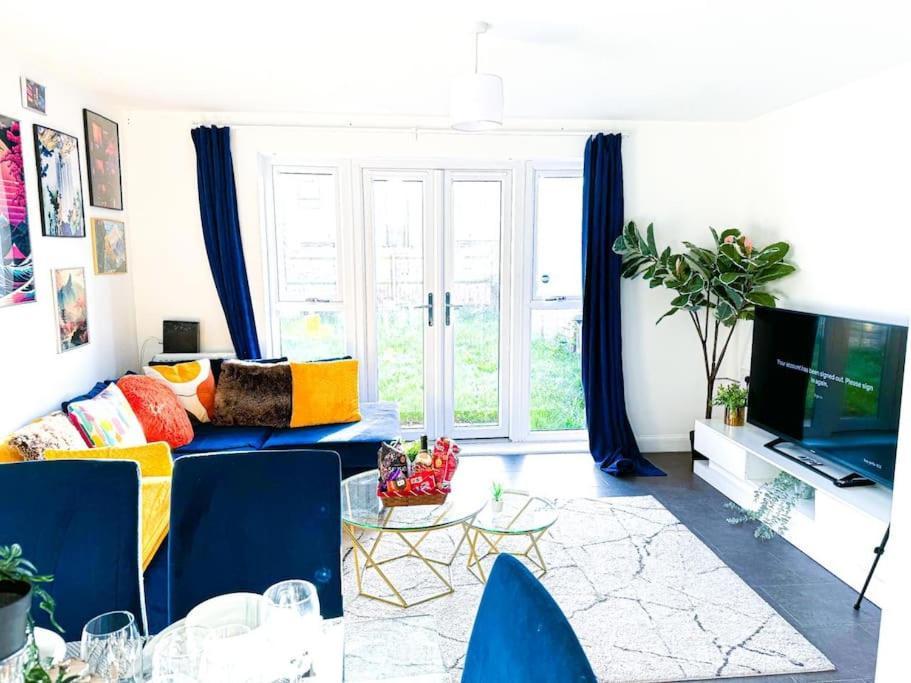 Contractors, Families, Tourists & Groups Welcome Sleeps Upto 9, Garden, Pet Allowed, Parking Included! Бирмингам Екстериор снимка