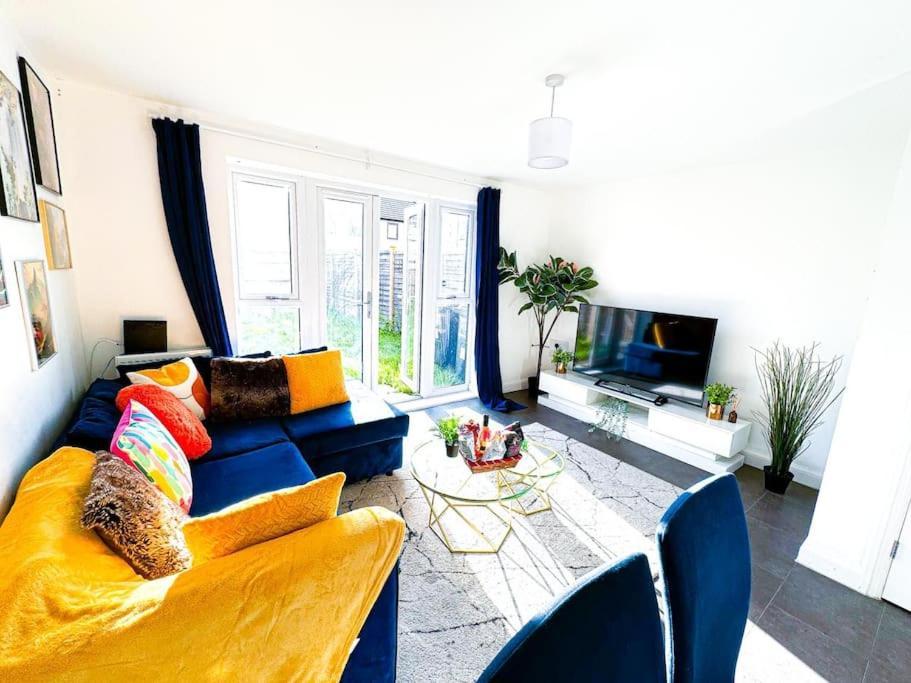 Contractors, Families, Tourists & Groups Welcome Sleeps Upto 9, Garden, Pet Allowed, Parking Included! Бирмингам Екстериор снимка