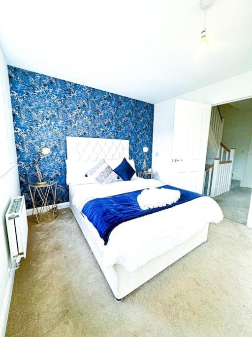 Contractors, Families, Tourists & Groups Welcome Sleeps Upto 9, Garden, Pet Allowed, Parking Included! Бирмингам Екстериор снимка