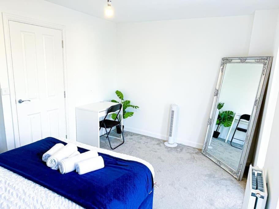 Contractors, Families, Tourists & Groups Welcome Sleeps Upto 9, Garden, Pet Allowed, Parking Included! Бирмингам Екстериор снимка