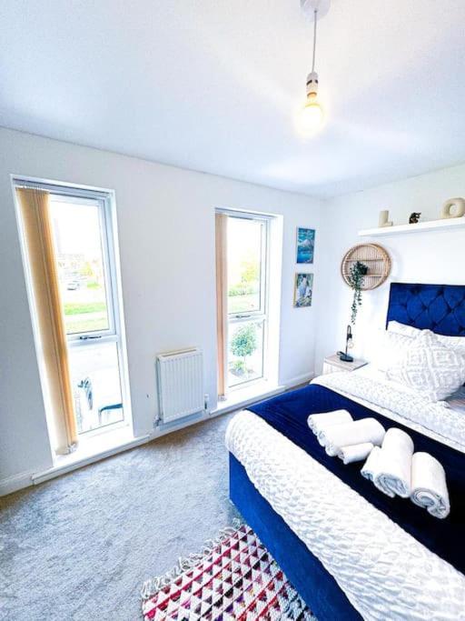 Contractors, Families, Tourists & Groups Welcome Sleeps Upto 9, Garden, Pet Allowed, Parking Included! Бирмингам Екстериор снимка
